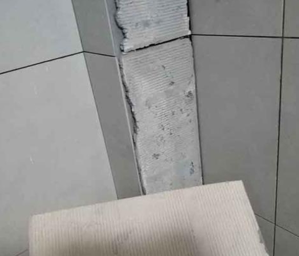 旺苍瓷砖空鼓维修公司分享下厨房瓷砖脱落的补救措施。